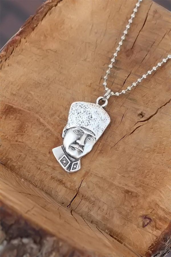 Top Zincirli Atatürk Tasarım Eskitme Gümüş Renk Kolye