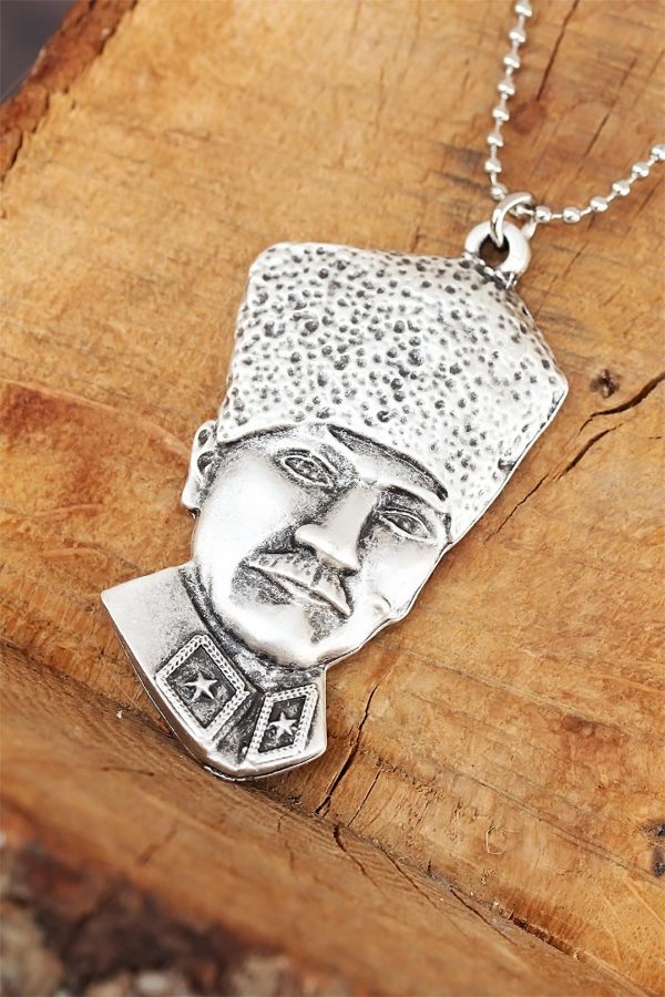 Atatürk Portresi Tasarımlı Eskitme Gümüş Renk Metal Top Zincirli Kolye