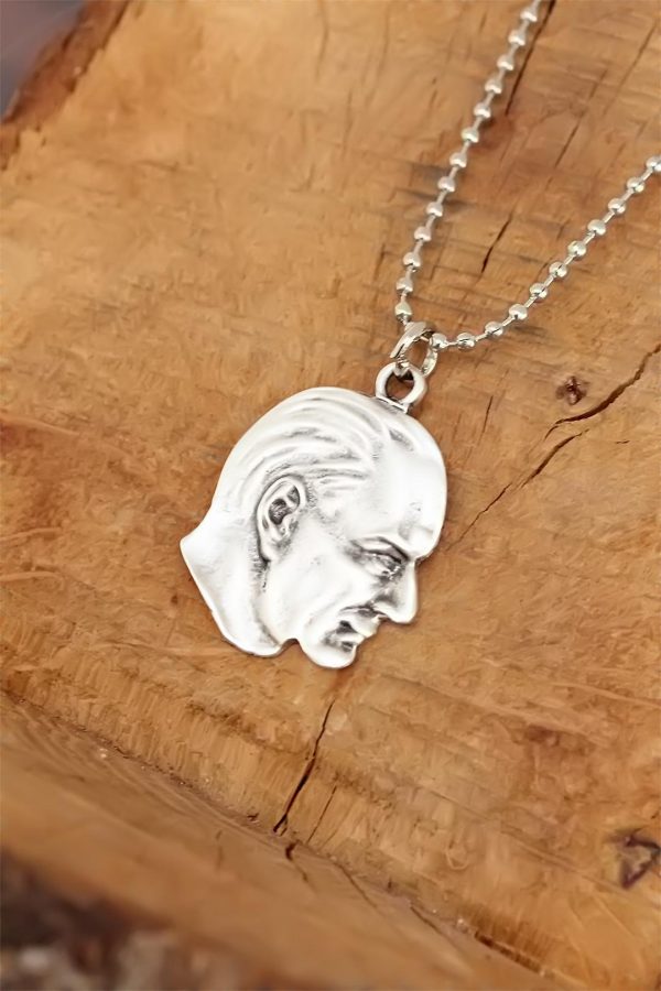 Atatürk Tasarımlı Eskitme Gümüş Renk Metal Top Zincirli Kolye