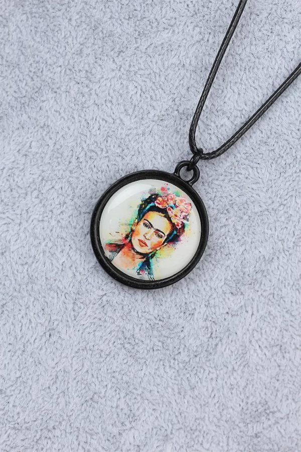 Frida Kahlo Tasarım Siyah Renk Deri İpli Kolye