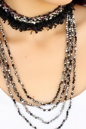 Oya İşlemeli ve Taşlı Bayan Kolye