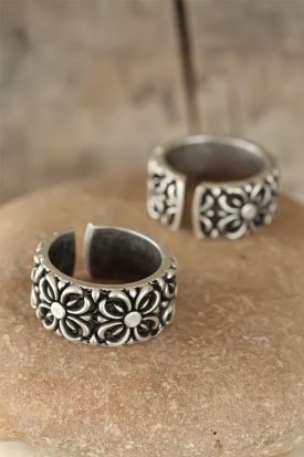 Eskitme Gümüş Renk Çiçek Motifli Erkek Ayarlamalı Yüzük