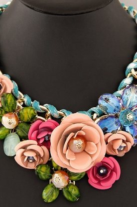 Çiçek Motifli Kolye