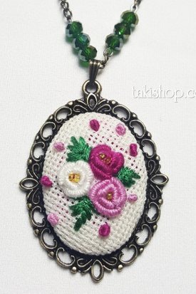 El İşçiliği Kanaviçe Çiçek Kolye